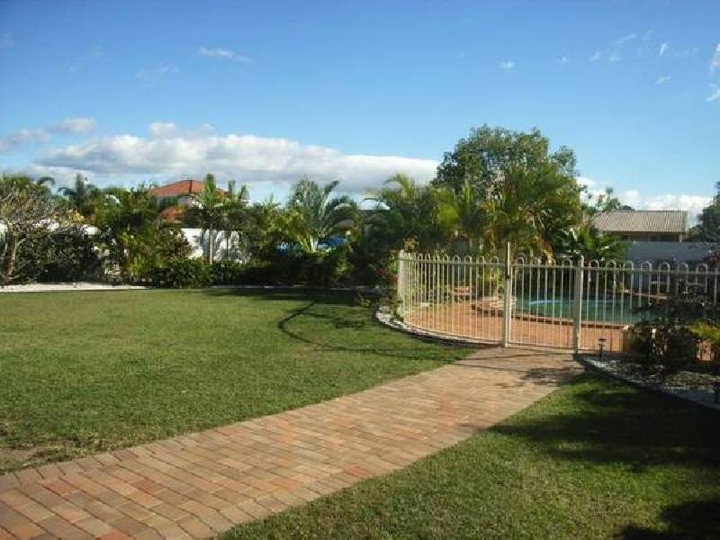 Clear Island Waters QLD 4226