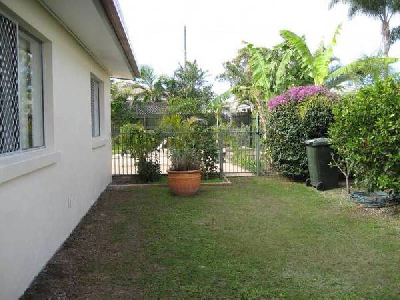 22 Lakeside Avenue, Broadbeach Waters QLD 4218