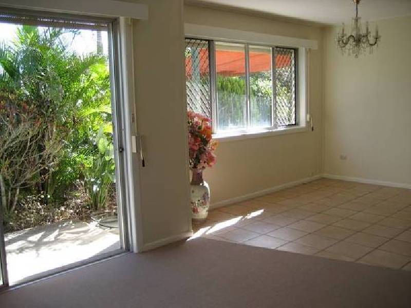 22 Lakeside Avenue, Broadbeach Waters QLD 4218