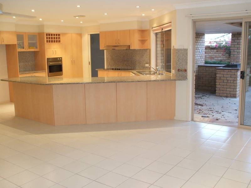 30 Drayton Terrace, Mermaid Waters QLD 4218