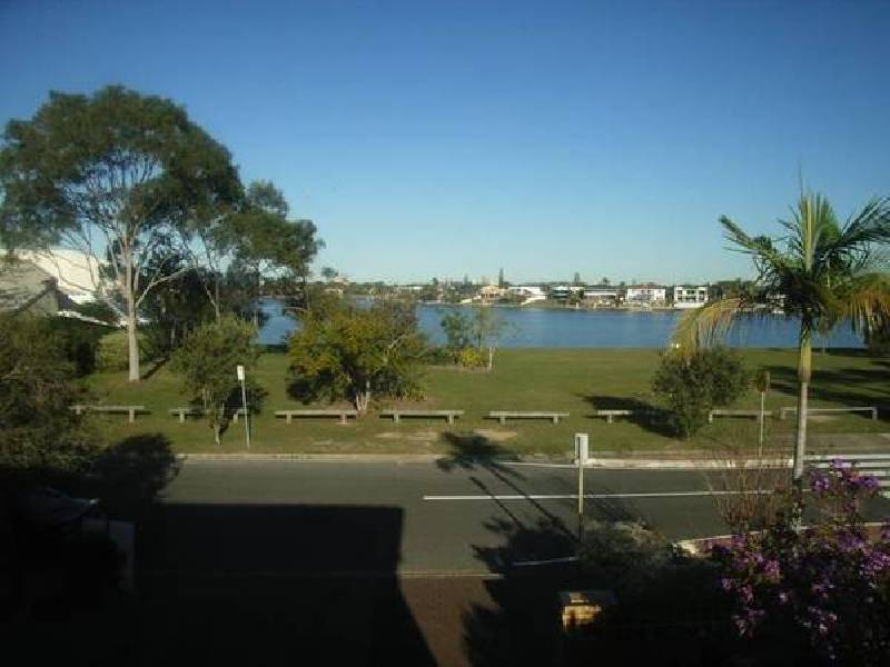 34 Volante Crescent, Mermaid Waters QLD 4218