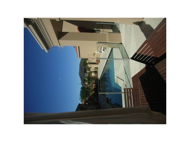 Clear Island Waters QLD 4226