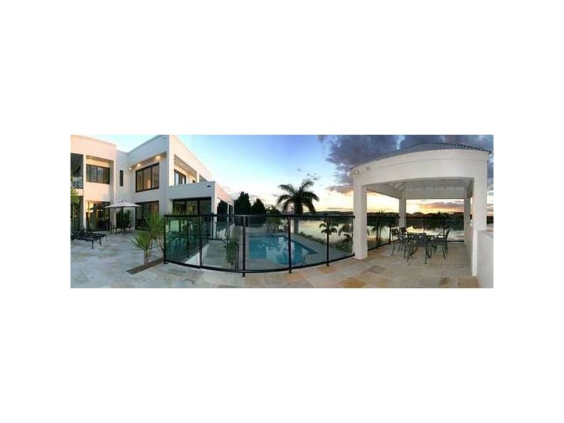 Clear Island Waters QLD 4226