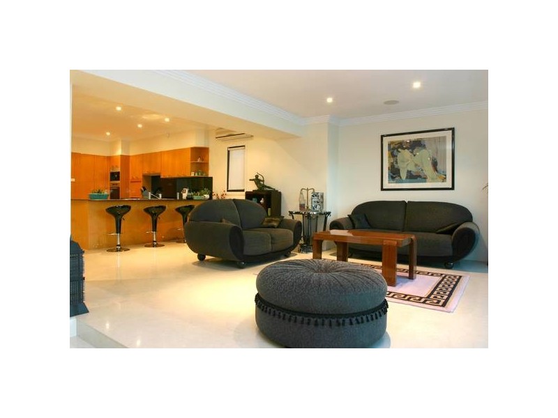 Clear Island Waters QLD 4226