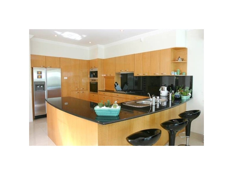 Clear Island Waters QLD 4226