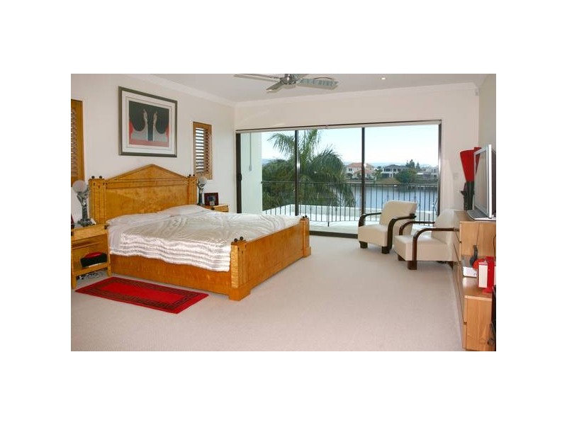 Clear Island Waters QLD 4226