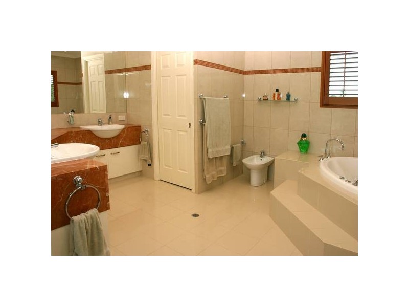 Clear Island Waters QLD 4226