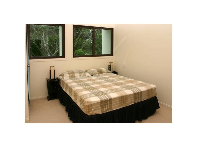 Clear Island Waters QLD 4226