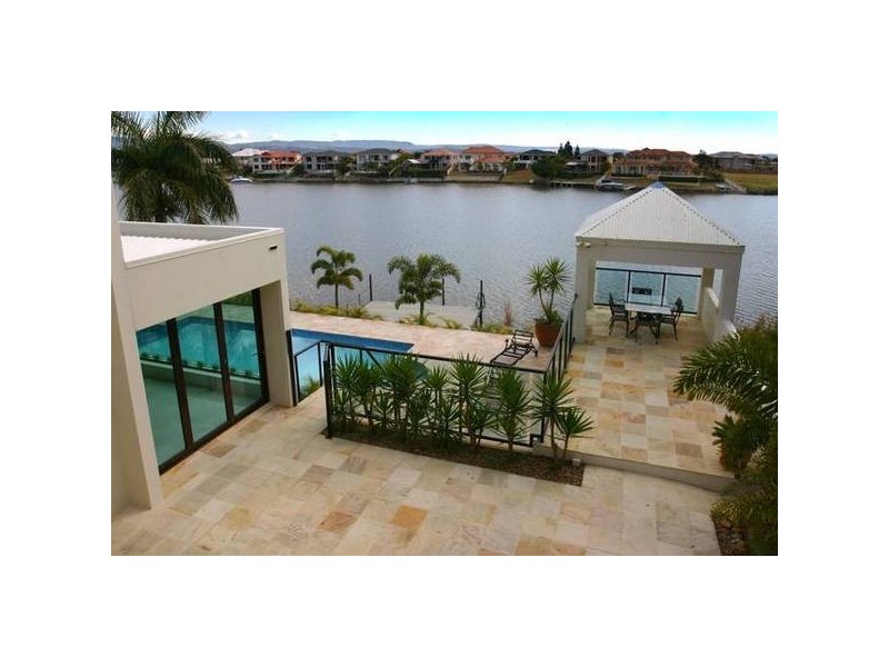 Clear Island Waters QLD 4226