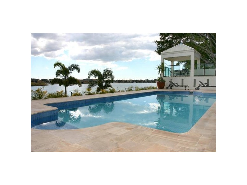 Clear Island Waters QLD 4226