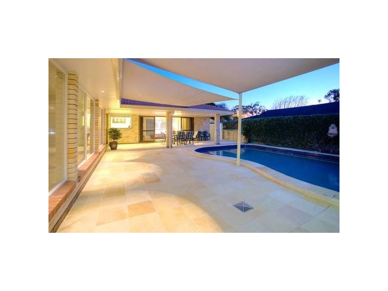 6 Aroona, Broadbeach Waters QLD 4218