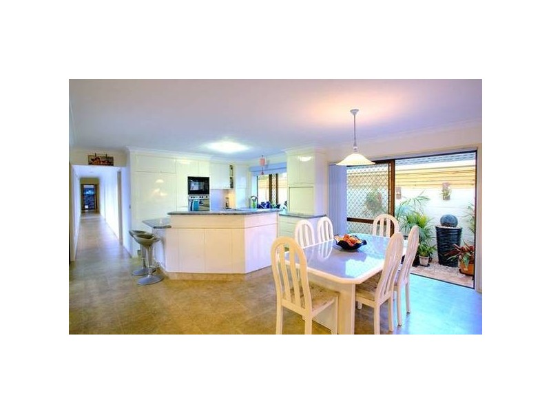 6 Aroona, Broadbeach Waters QLD 4218