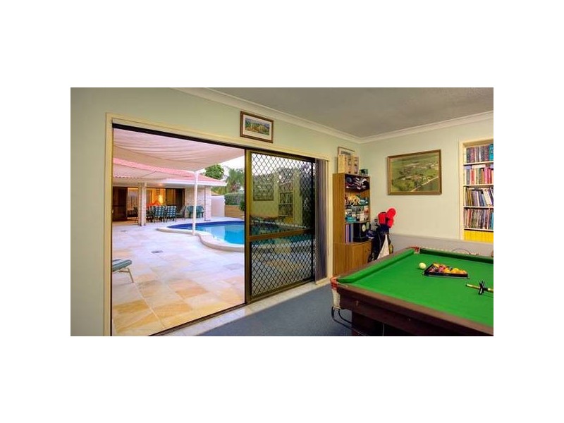 6 Aroona, Broadbeach Waters QLD 4218