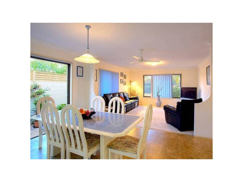 6 Aroona, Broadbeach Waters QLD 4218