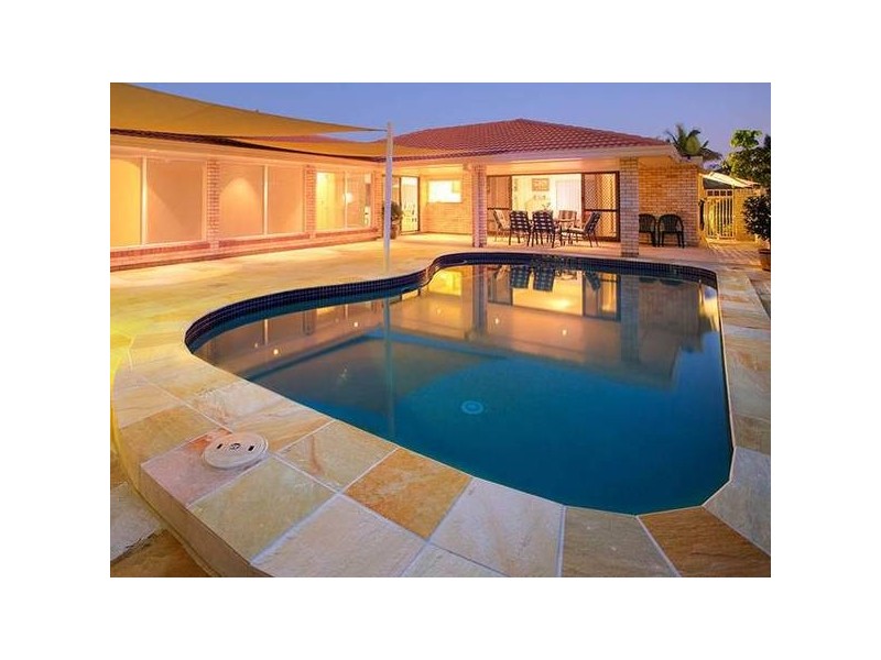 6 Aroona, Broadbeach Waters QLD 4218