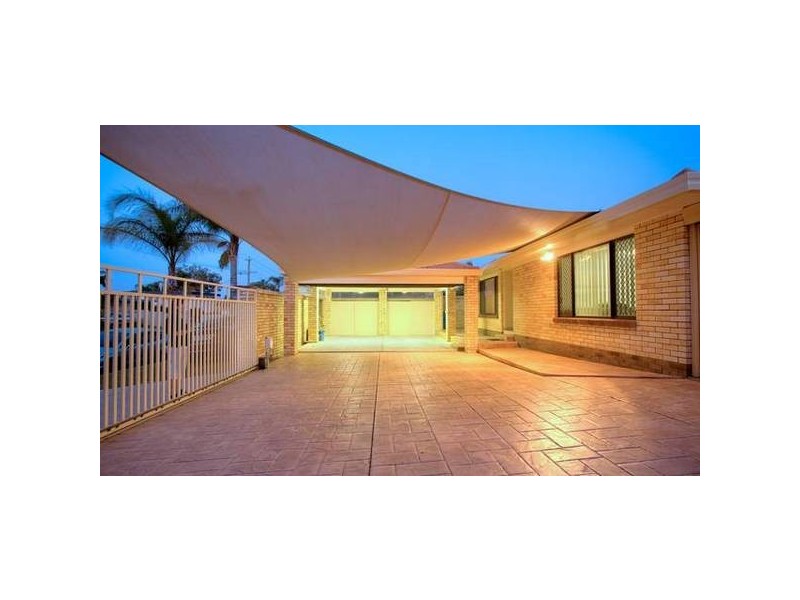 6 Aroona, Broadbeach Waters QLD 4218