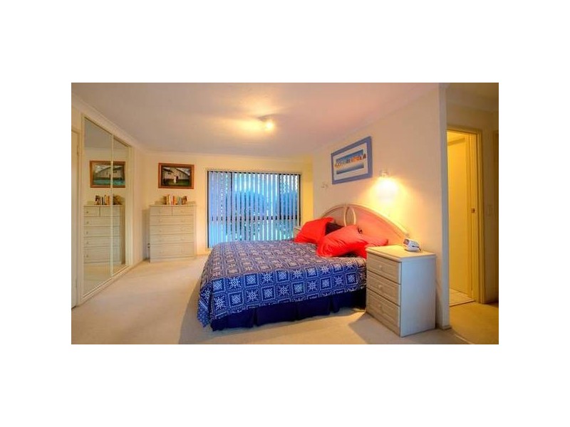 6 Aroona, Broadbeach Waters QLD 4218