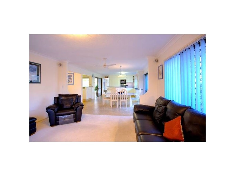 6 Aroona, Broadbeach Waters QLD 4218