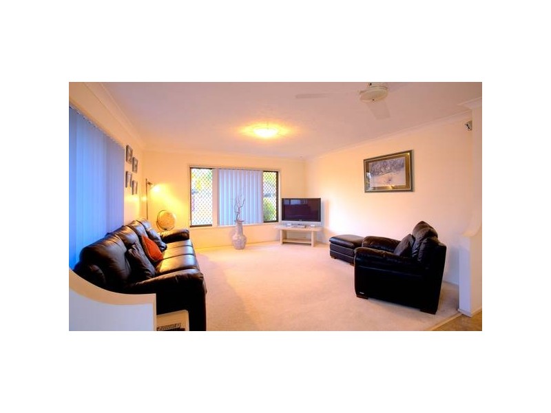 6 Aroona, Broadbeach Waters QLD 4218