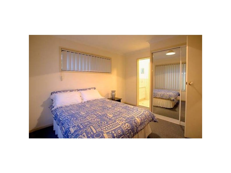 6 Aroona, Broadbeach Waters QLD 4218