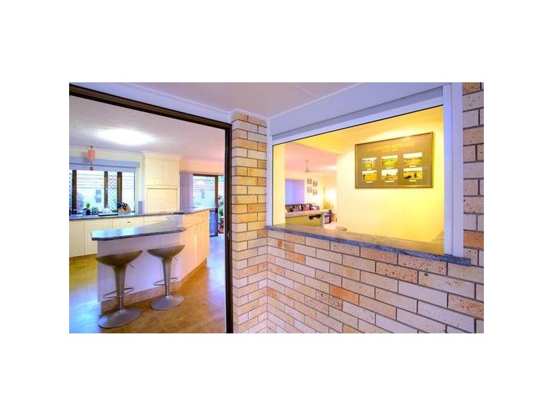 6 Aroona, Broadbeach Waters QLD 4218