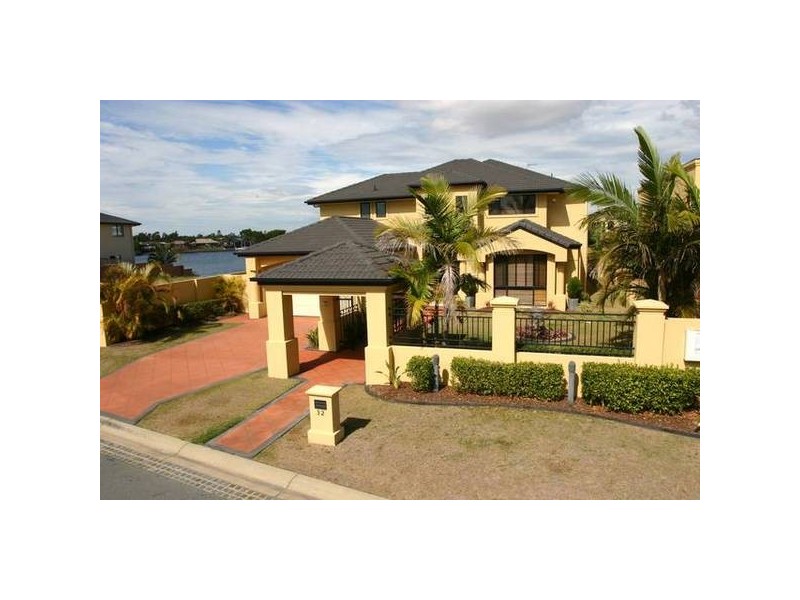 Clear Island Waters QLD 4226