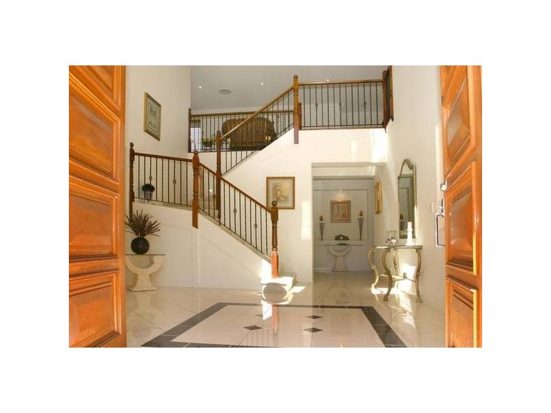 Clear Island Waters QLD 4226