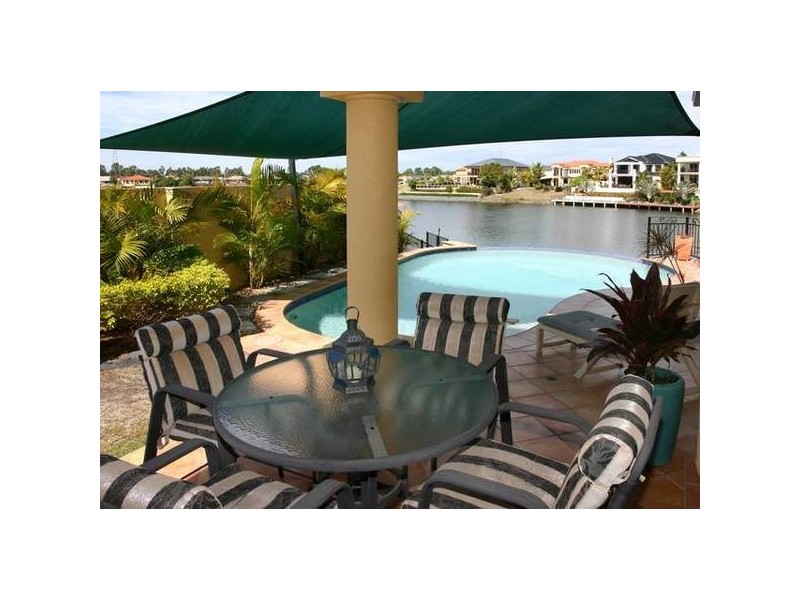 Clear Island Waters QLD 4226