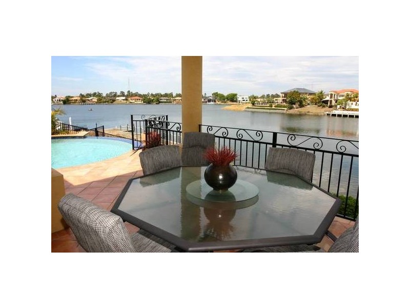 Clear Island Waters QLD 4226