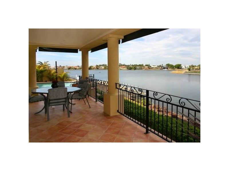 Clear Island Waters QLD 4226