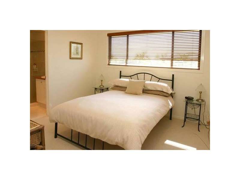 Clear Island Waters QLD 4226