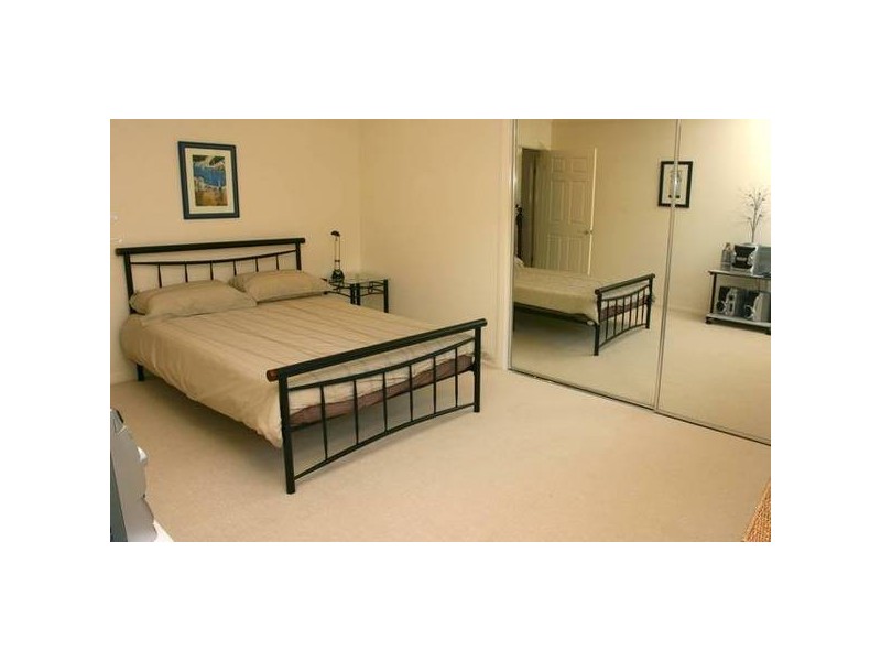 Clear Island Waters QLD 4226