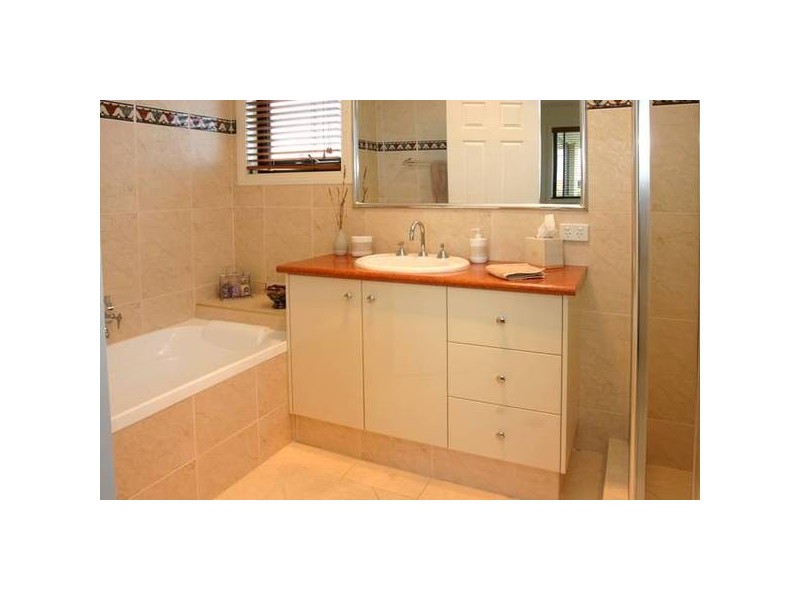 Clear Island Waters QLD 4226