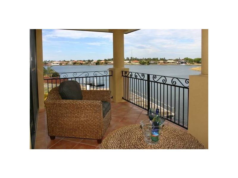 Clear Island Waters QLD 4226