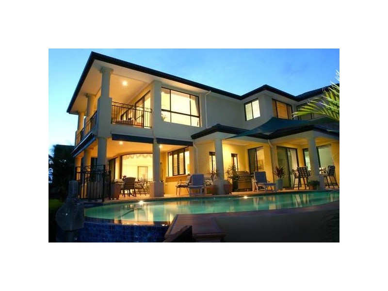 Clear Island Waters QLD 4226