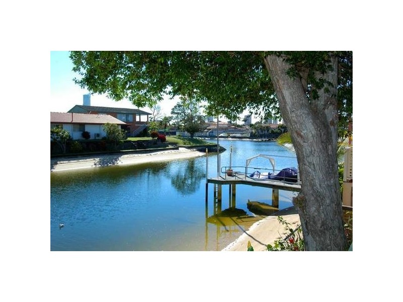 11 San Michele Ct, Broadbeach Waters QLD 4218