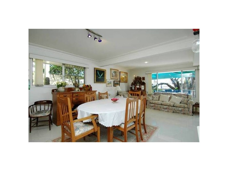 11 San Michele Ct, Broadbeach Waters QLD 4218