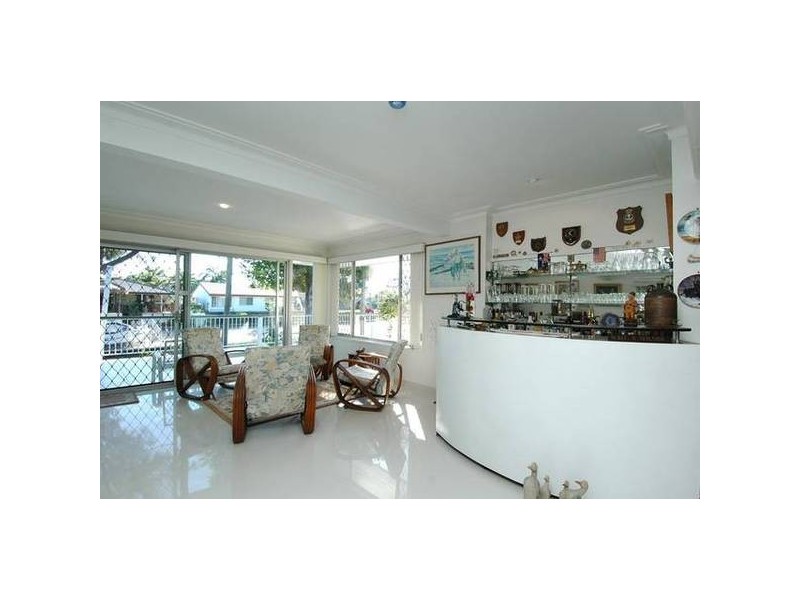 11 San Michele Ct, Broadbeach Waters QLD 4218