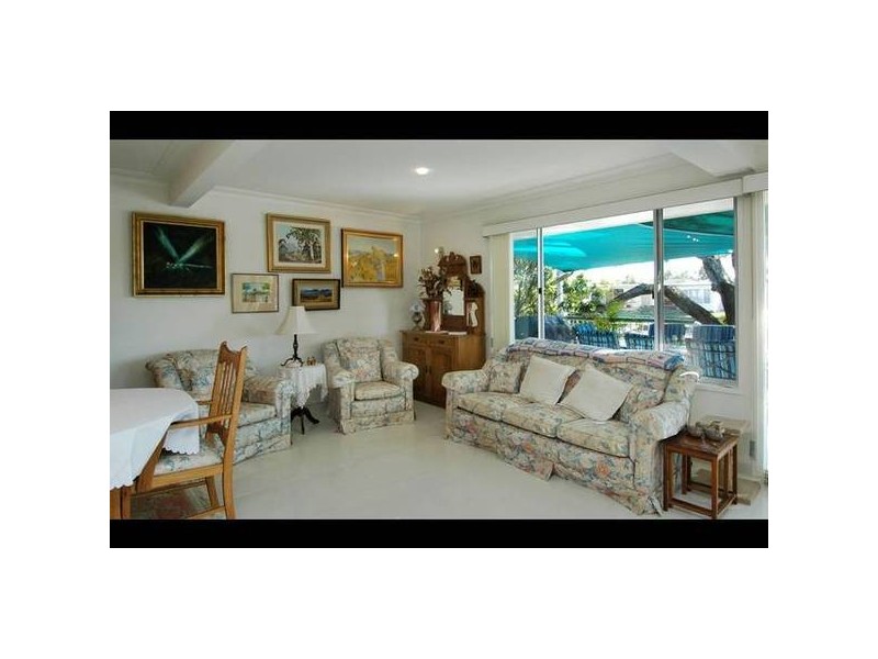 11 San Michele Ct, Broadbeach Waters QLD 4218