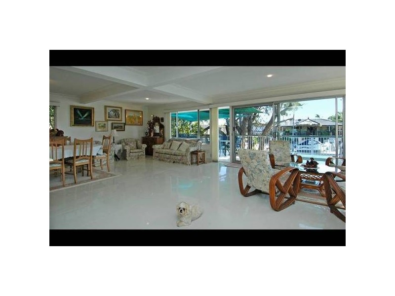 11 San Michele Ct, Broadbeach Waters QLD 4218