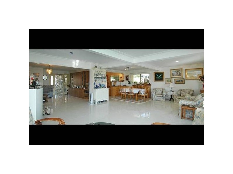 11 San Michele Ct, Broadbeach Waters QLD 4218