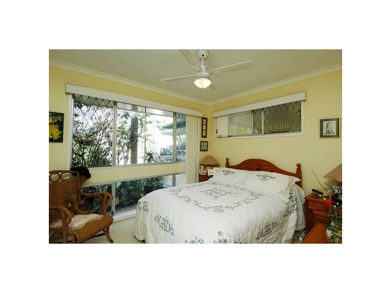 11 San Michele Ct, Broadbeach Waters QLD 4218