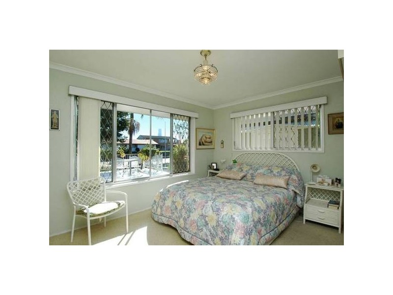 11 San Michele Ct, Broadbeach Waters QLD 4218