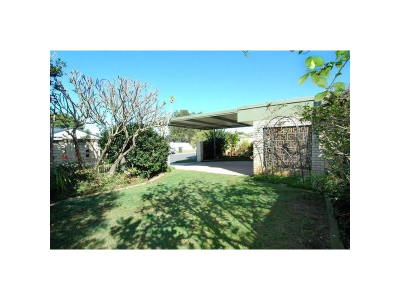 11 San Michele Ct, Broadbeach Waters QLD 4218