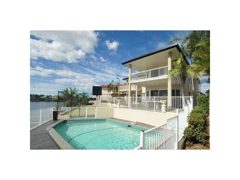 Clear Island Waters QLD 4226