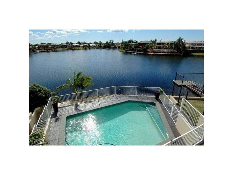 Clear Island Waters QLD 4226