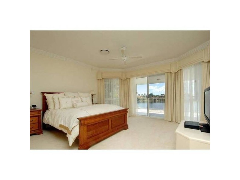 Clear Island Waters QLD 4226