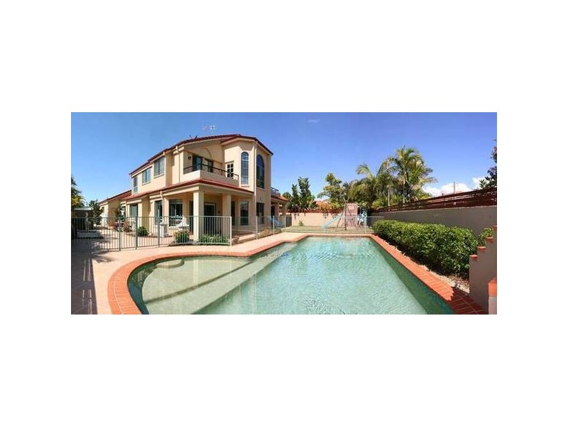 Clear Island Waters QLD 4226