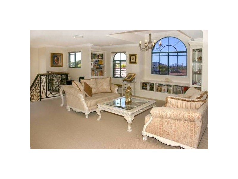 Clear Island Waters QLD 4226