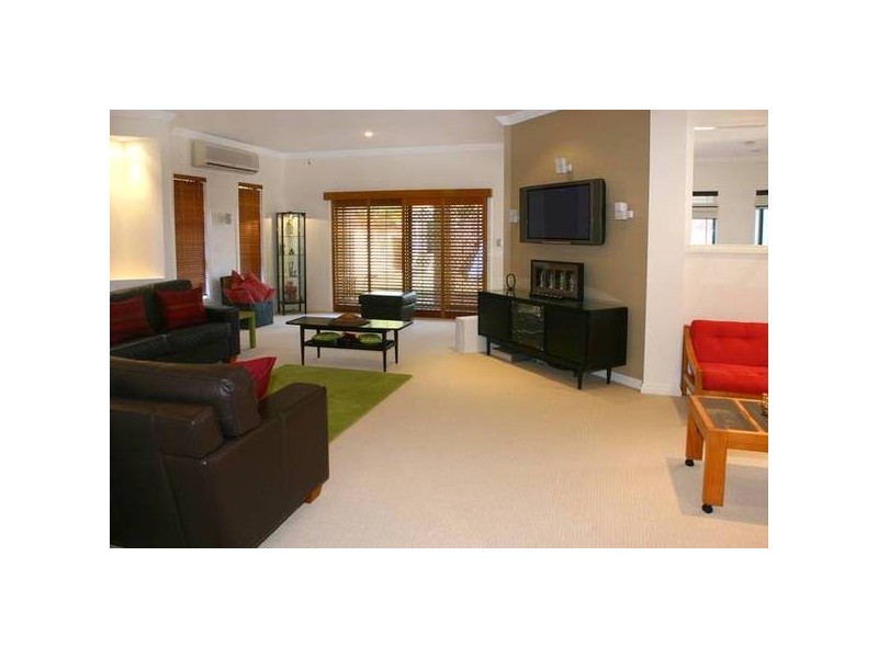 Clear Island Waters QLD 4226